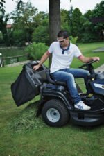 Alpina Rasentraktor AT 84 HA, 84 cm Schnittbreite, 414 cm³ Motor, Hydrostat, 200 L Fangkorb Alpina