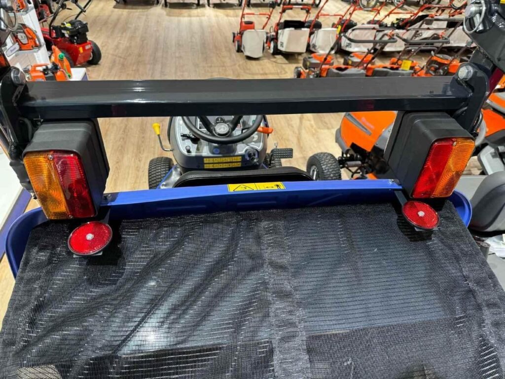 ISEKI Diesel Rasentraktor – 15 PS, 102 cm Schnittbreite, 380 L Fangkorb, Hydrostat, Aufsitzmäher Iseki