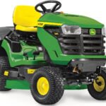John Deere X147R Rasentraktor 92 cm – 20 PS V-Twin, Hydrostat, 300 L Fangkorb John Deere