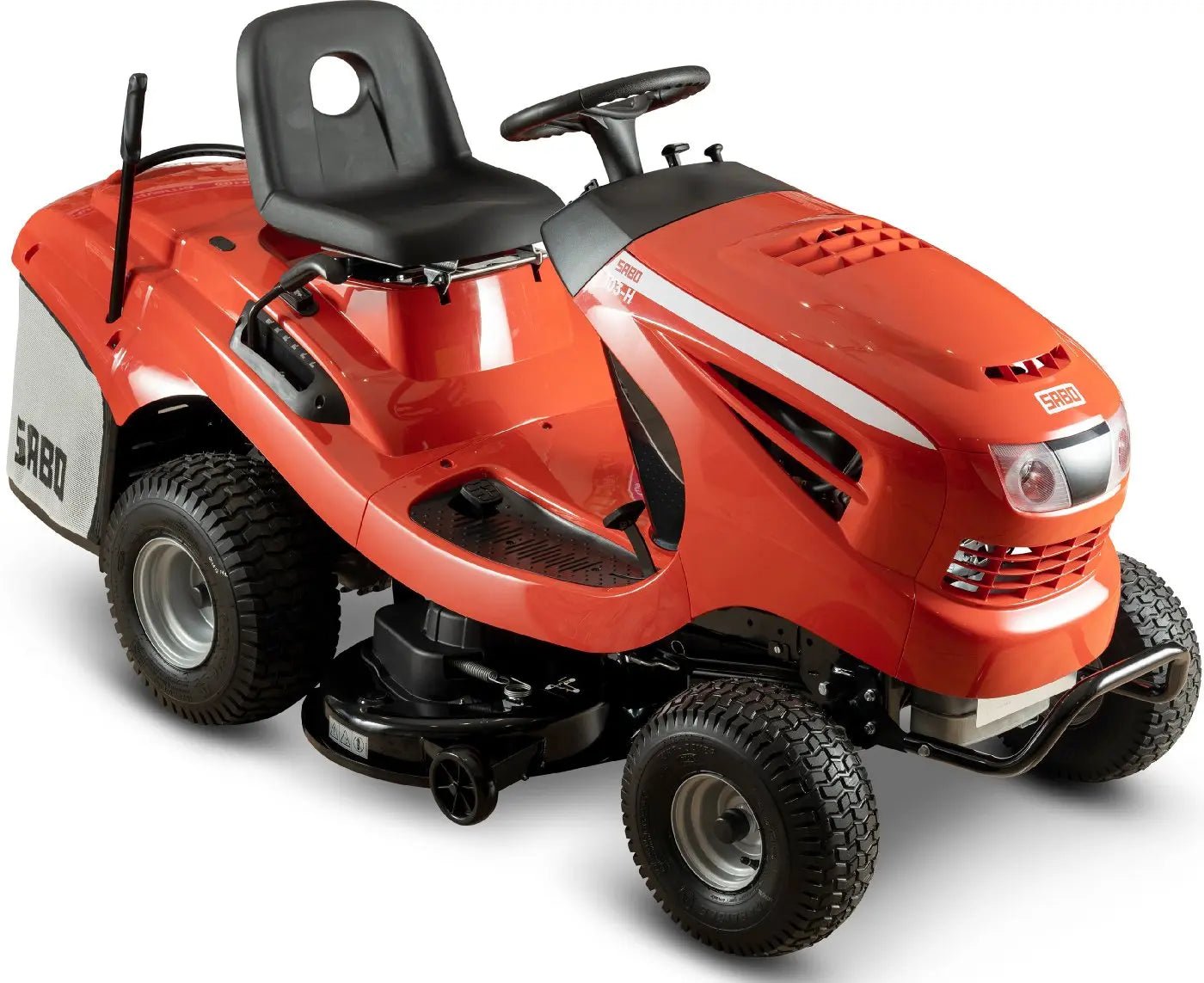 Sabo_103-H_20230726_30d8bebe-911d-4e96-9f6e-e6f5c616055e SABO Rasentraktor 103-H, 102 cm Schnittbreite, 2-Zylinder Motor, 250 L Fangkorb, Hydrostat Sabo