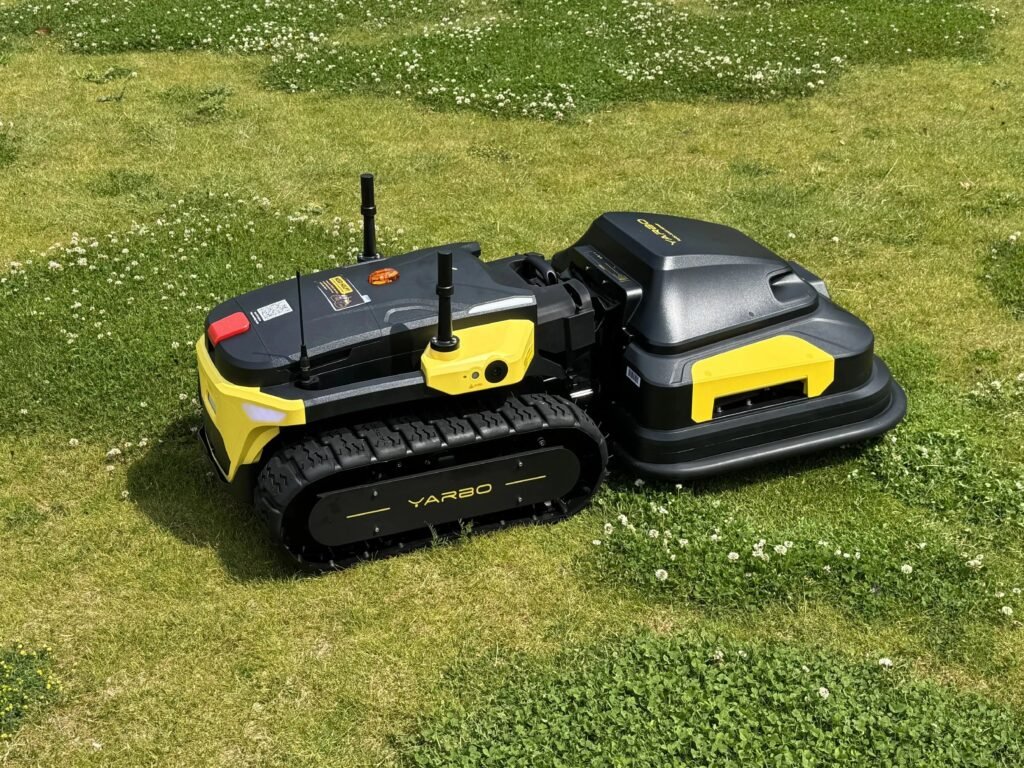 YARBO Mähroboter Set – Core + Lawn Mower Modul, 600 W, 50 cm Schnittbreite, RTK-GPS, bis 25.000 m², kabellos YARBO
